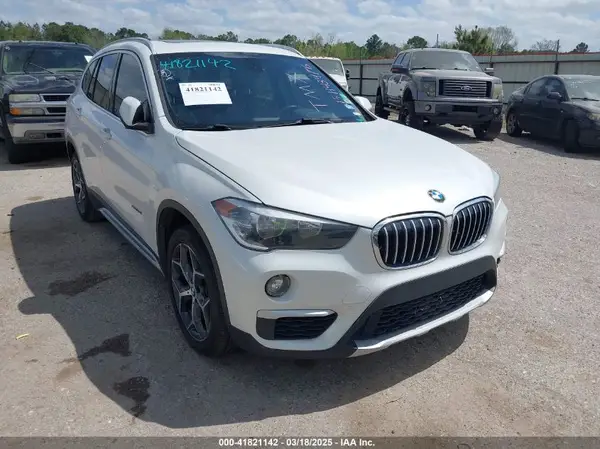 WBXHU7C33J5H43476 2018 BMW X1 - Image 1