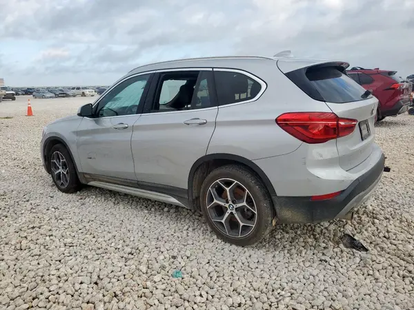 WBXHU7C33J5H43803 2018 BMW X1 - Image 2
