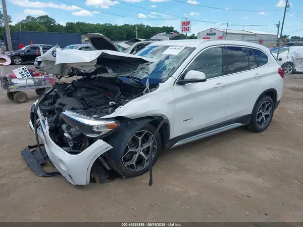 WBXHU7C33J5L05313 2018 BMW X1 - Image 2
