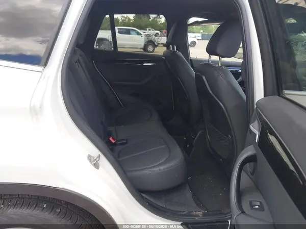 WBXHU7C33J5L05313 2018 BMW X1 - Image 8