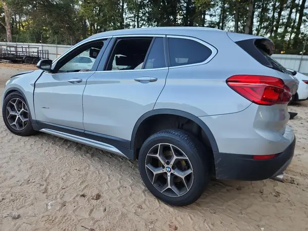 WBXHU7C33J5L05523 2018 BMW X1 - Image 2