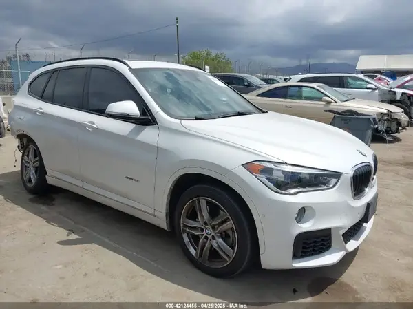WBXHU7C34H5H33422 2017 BMW X1 - Image 1