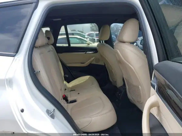 WBXHU7C34H5H33422 2017 BMW X1 - Image 8