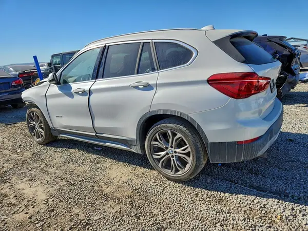 WBXHU7C34H5H34974 2017 BMW X1 - Image 2