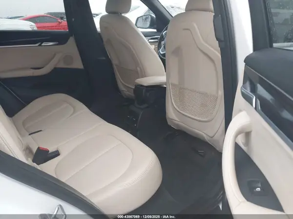 WBXHU7C34H5H38149 2017 BMW X1 - Image 8