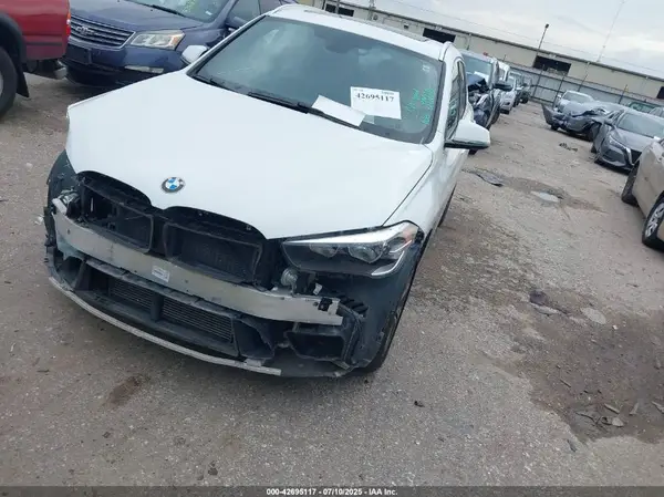 WBXHU7C34H5H38345 2017 BMW X1 - Image 2