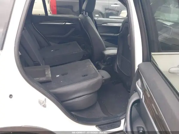 WBXHU7C34H5H38345 2017 BMW X1 - Image 8