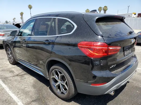 WBXHU7C34J3H42977 2018 BMW X1 - Image 2