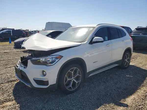 WBXHU7C34J5H40120 2018 BMW X1 - Image 1