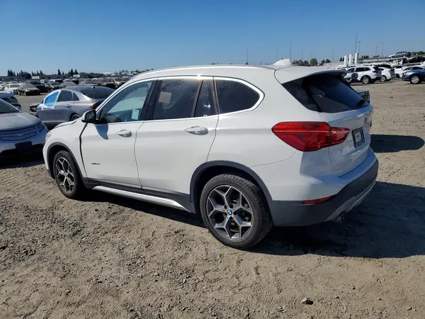 WBXHU7C34J5H40120 2018 BMW X1 - Image 2
