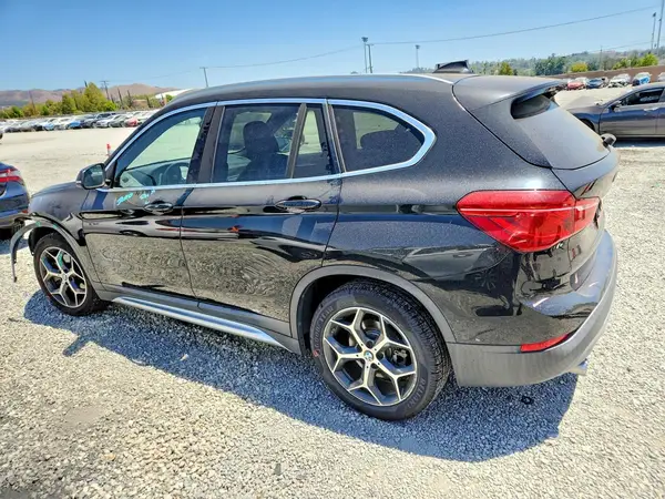 WBXHU7C34J5H40666 2018 BMW X1 - Image 2