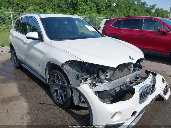 WBXHU7C34J5H40814 2018 BMW X1 - Image 1