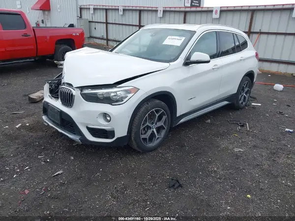 WBXHU7C34J5H41381 2018 BMW X1 - Image 2