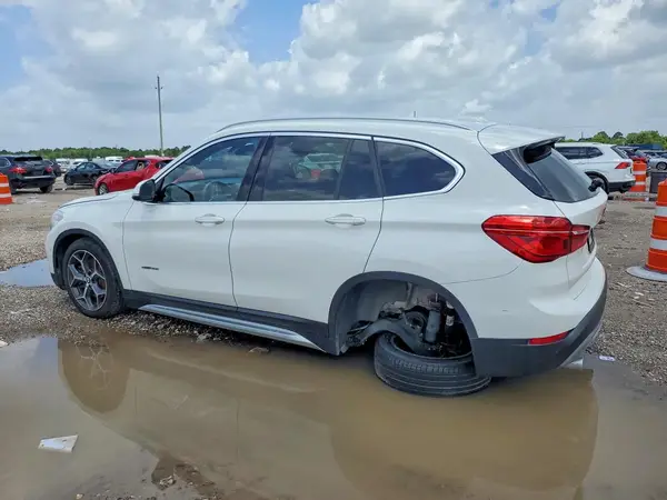 WBXHU7C34J5H41963 2018 BMW X1 - Image 2