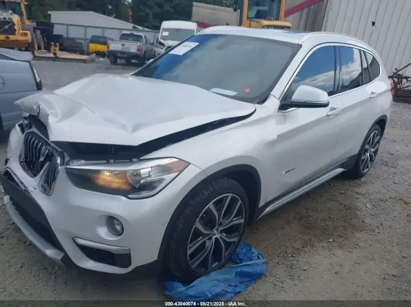 WBXHU7C34J5H42496 2018 BMW X1 - Image 2