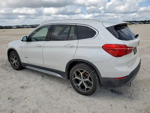 WBXHU7C34J5H43115 2018 BMW X1 - Image 2