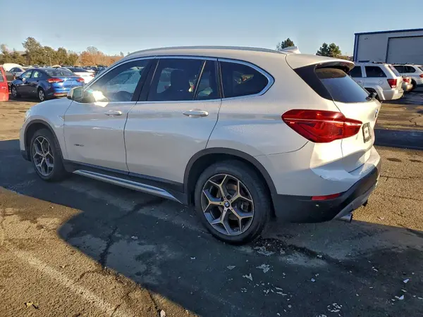 WBXHU7C34J5H45687 2018 BMW X1 - Image 2
