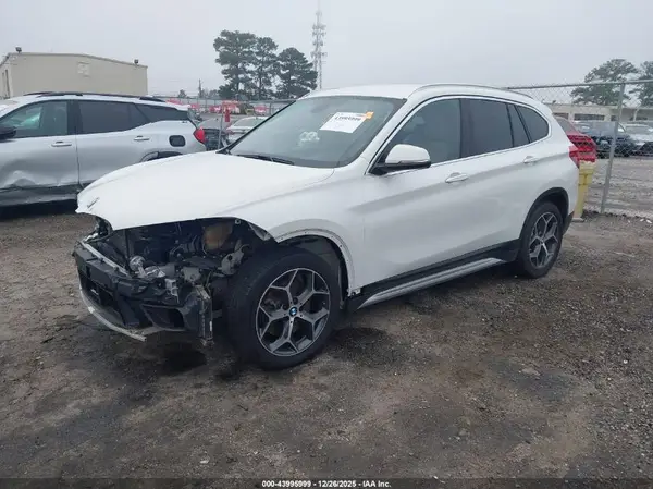 WBXHU7C34J5L09483 2018 BMW X1 - Image 2