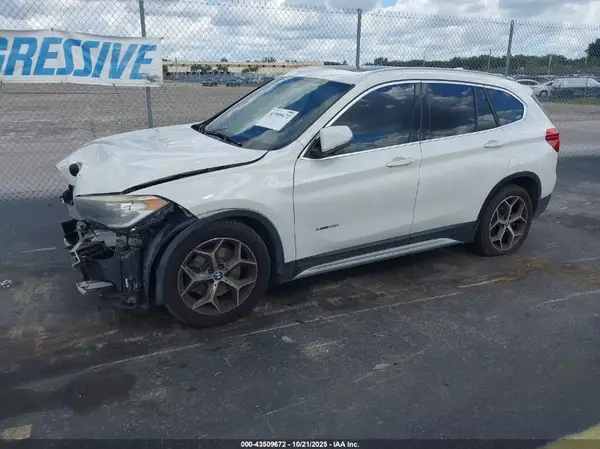 WBXHU7C35H5H33042 2017 BMW X1 - Image 2