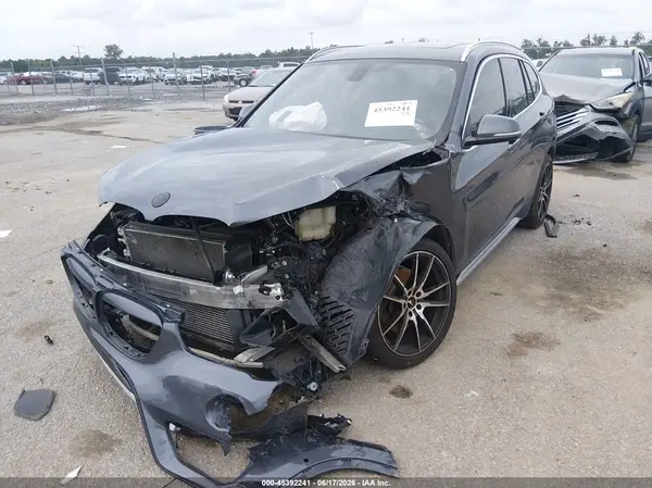 WBXHU7C35H5H34188 2017 BMW X1 - Image 2