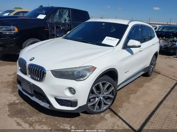 WBXHU7C35H5H34661 2017 BMW X1 - Image 2