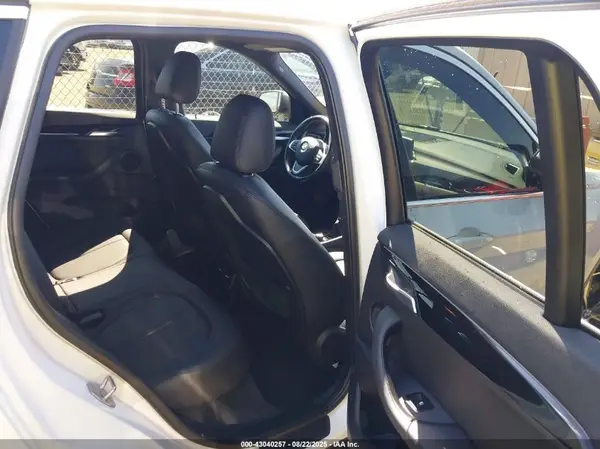 WBXHU7C35H5H34661 2017 BMW X1 - Image 8