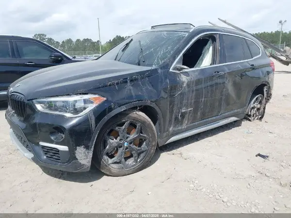 WBXHU7C35H5H38676 2017 BMW X1 - Image 2