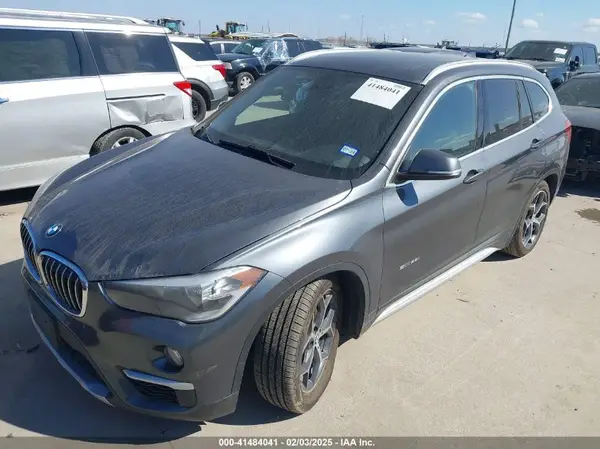 WBXHU7C35J5H42118 2018 BMW X1 - Image 2