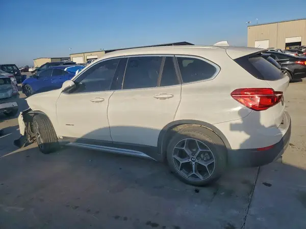 WBXHU7C35J5H42815 2018 BMW X1 - Image 2
