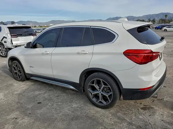 WBXHU7C35J5H43608 2018 BMW X1 - Image 2