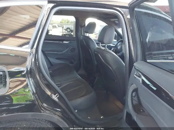 WBXHU7C35J5L06673 2018 BMW X1 - Image 8