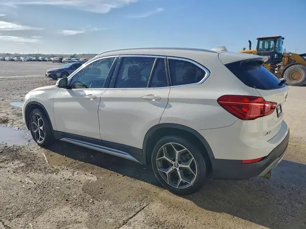 WBXHU7C35J5L07631 2018 BMW X1 - Image 2