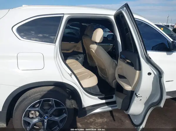 WBXHU7C36H5H38587 2017 BMW X1 - Image 8