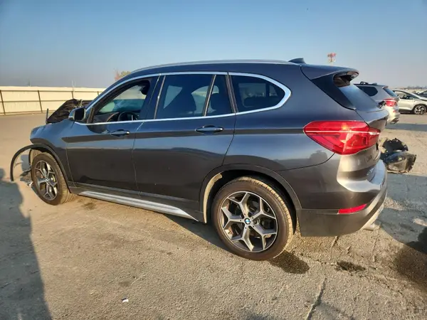 WBXHU7C36J3H43810 2018 BMW X1 - Image 2
