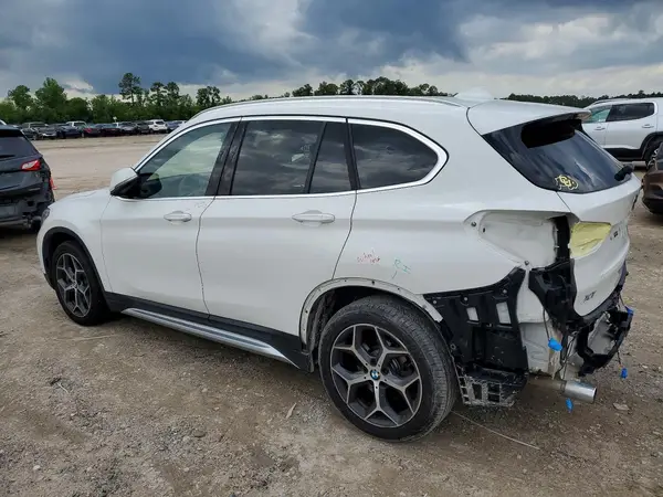 WBXHU7C36J3H43855 2018 BMW X1 - Image 2