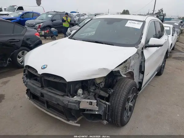WBXHU7C36J5H39406 2018 BMW X1 - Image 2