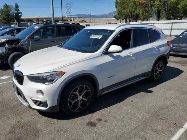 WBXHU7C36J5H39633 2018 BMW X1 - Image 1