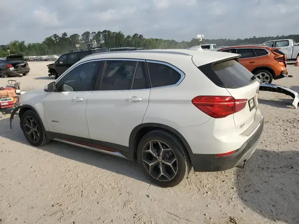 WBXHU7C36J5H40278 2018 BMW X1 - Image 2