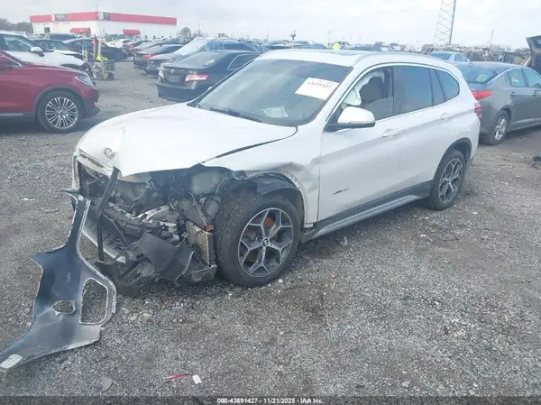 WBXHU7C36J5H40815 2018 BMW X1 - Image 2