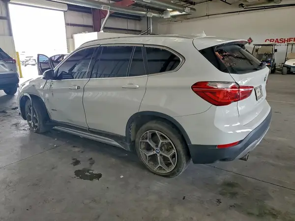 WBXHU7C36J5H41060 2018 BMW X1 - Image 2