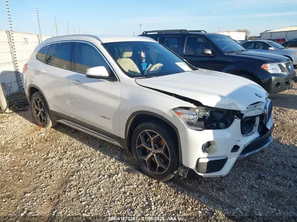 WBXHU7C36J5H41267 2018 BMW X1 - Image 1