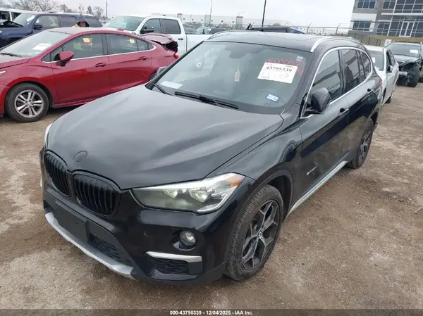 WBXHU7C36J5H41656 2018 BMW X1 - Image 2
