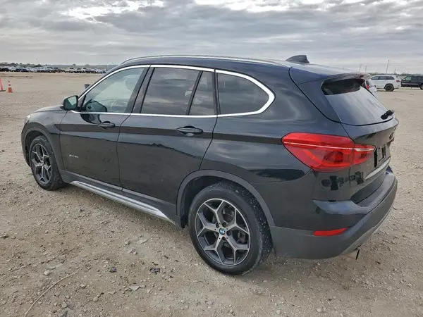 WBXHU7C36J5H42631 2018 BMW X1 - Image 2