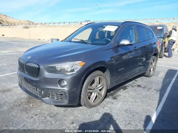 WBXHU7C36J5H44069 2018 BMW X1 - Image 2