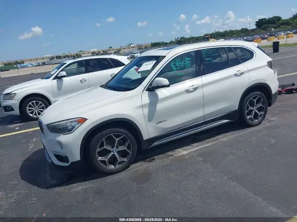 WBXHU7C36J5H44587 2018 BMW X1 - Image 2