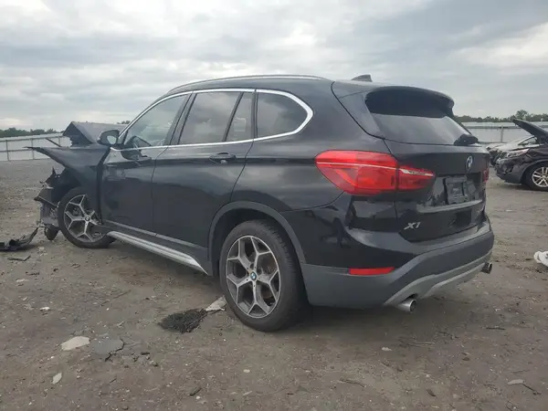 WBXHU7C36J5L07136 2018 BMW X1 - Image 2