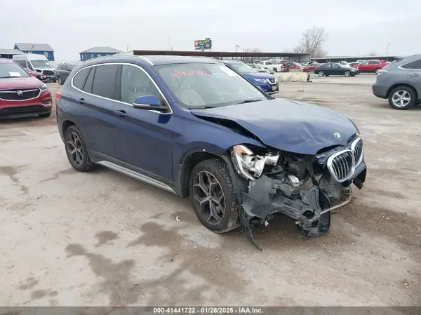 WBXHU7C36J5L09761 2018 BMW X1 - Image 1