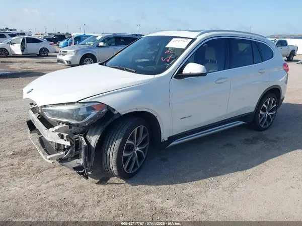 WBXHU7C37H5H34841 2017 BMW X1 - Image 2