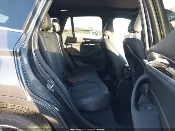 WBXHU7C37H5H36010 2017 BMW X1 - Image 8