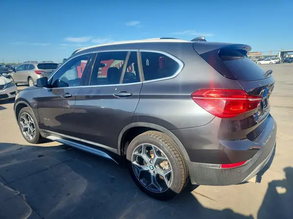 WBXHU7C37H5H36864 2017 BMW X1 - Image 2